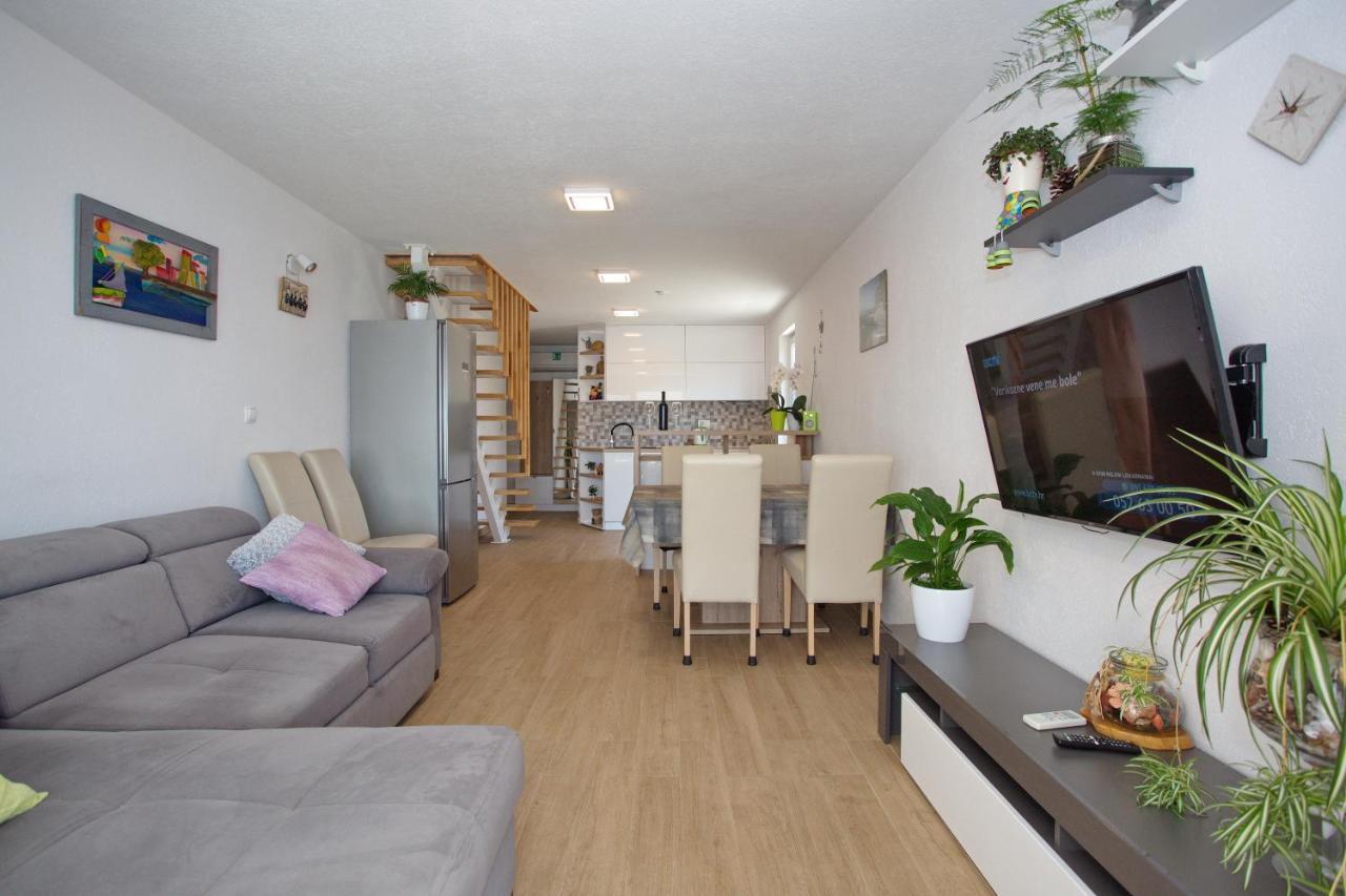 Nemira Beach Getaway Omis Bagian luar foto